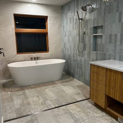 Beautifully renovated bathroom – a blend of modern style and comfort.